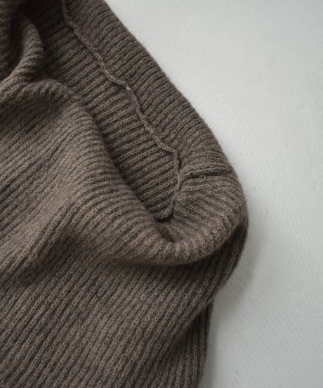 knit-02299　オフショルダー オーバー ニット　モカ　ブラック