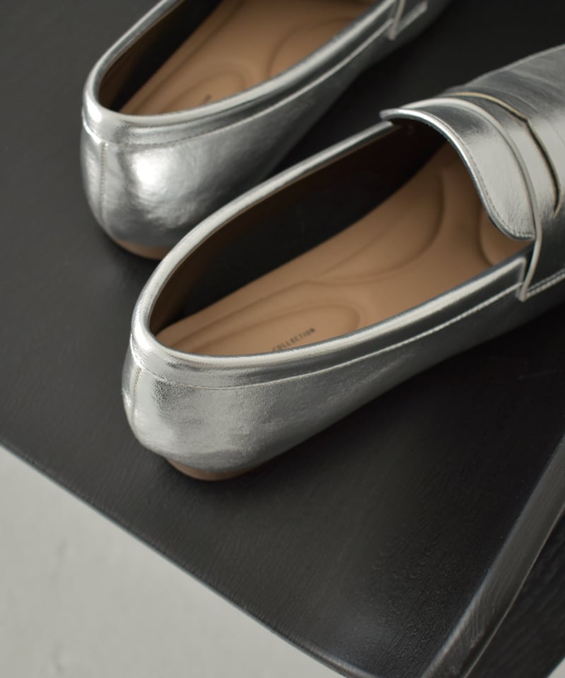 トッズ 24.5 コインローファー ドライビングシューズ エナメル シルバー shoes-02173 クッション仕様 コインローファー シルバー | L