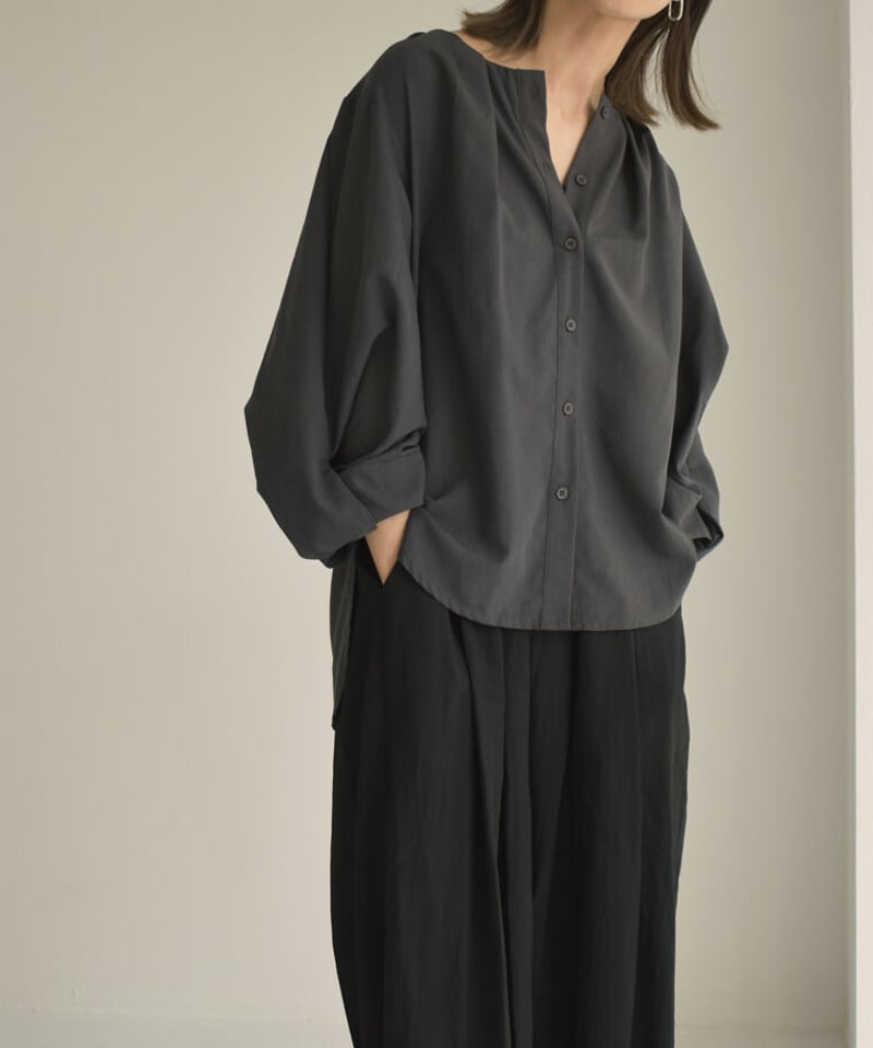 tops-02372 ツイストスリーブブラウス ホワイト チャコール | L  