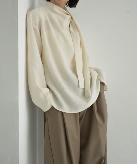 tops-02520　アシンメトリー ボウタイブラウス　エクリュ　チャコール
