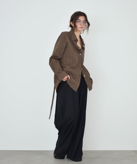 tops-02605　ベルトデザイン ストライプ シャツ　エクリュ　ブラウン
