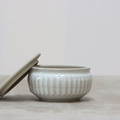 石見焼　蓋付き小鉢　〈陶器〉