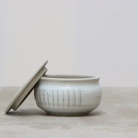 石見焼　蓋付き小鉢　〈陶器〉