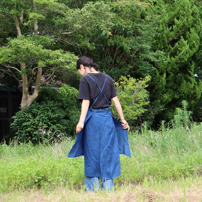 レイヤーエプロン〈藍染〉 ”軽やかに着こなせる” | SUKIMONO STORE