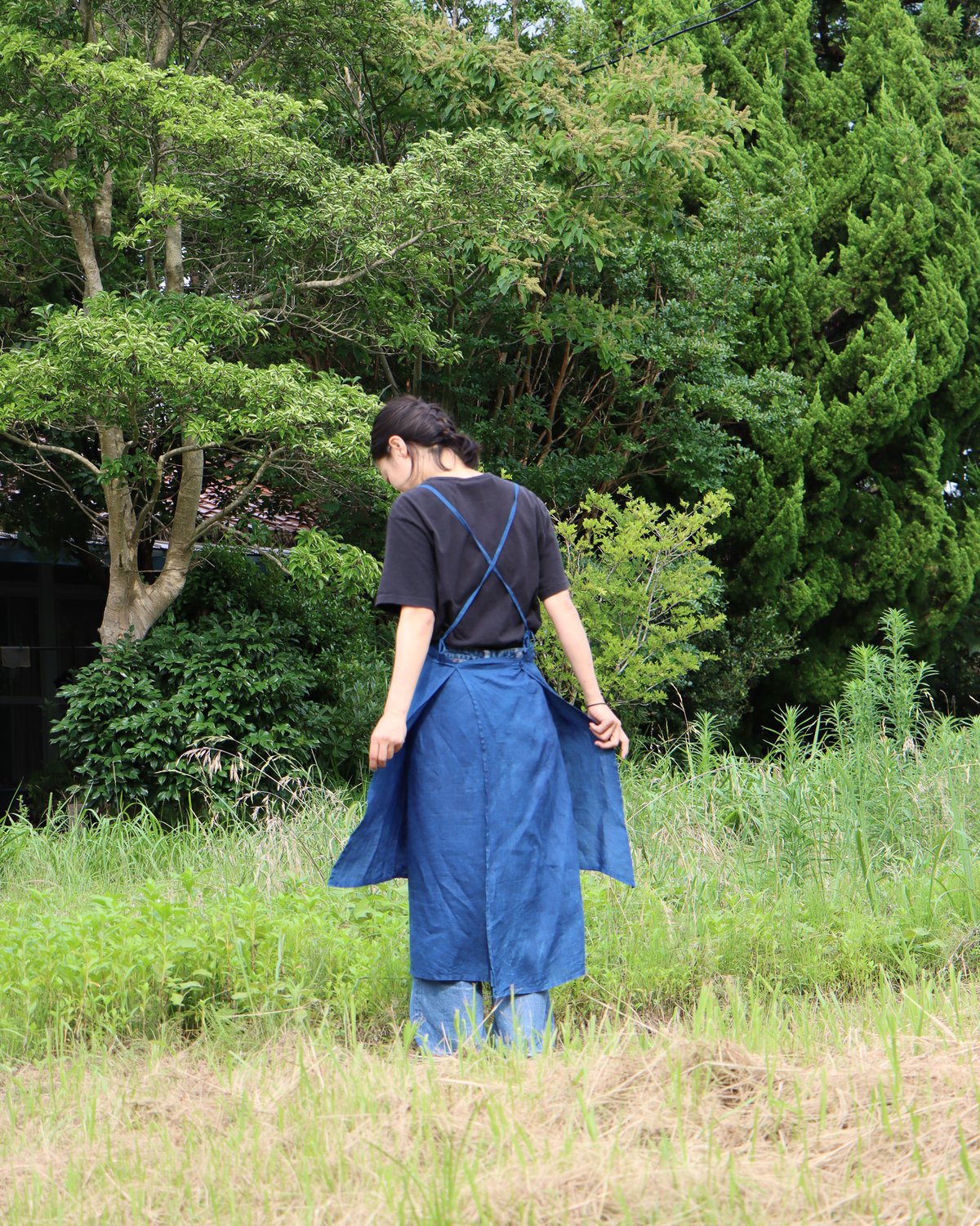 レイヤーエプロン〈藍染〉 ”軽やかに着こなせる” | SUKIMONO STORE