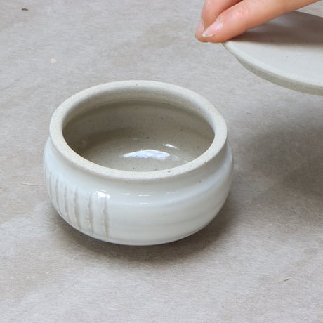 石見焼　蓋付き小鉢　〈陶器〉