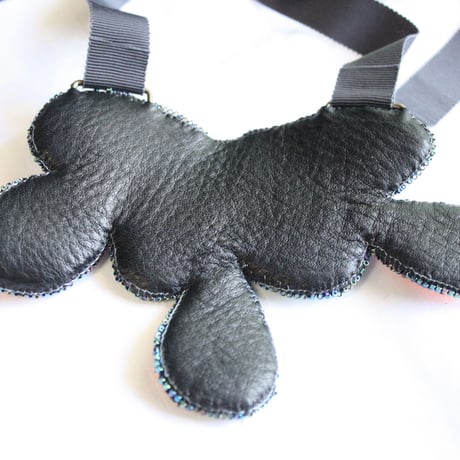 刺繍ネックレス