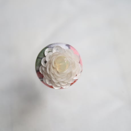 刺繍ブローチ（Kurumi和）オパール（１０月誕生石）
