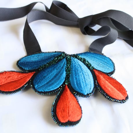 刺繍ネックレス