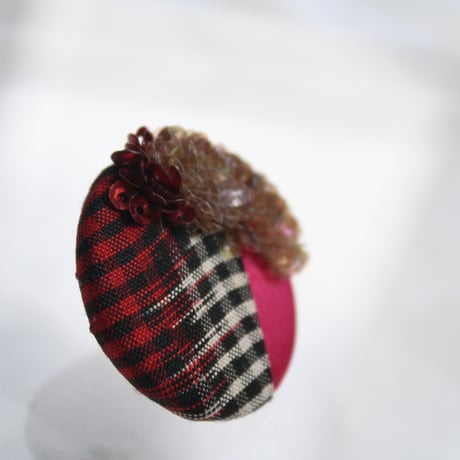 刺繍ブローチ（Kurumi和）トパーズ（１１月誕生石）