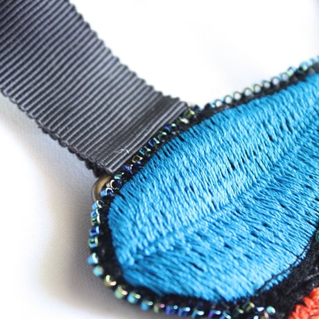 刺繍ネックレス