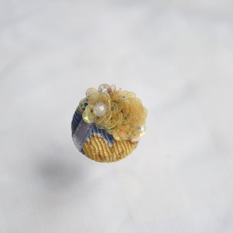 刺繍ブローチ（Kurumi和）ムーンストーン（６月誕生石）