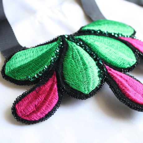 刺繍ネックレス
