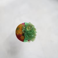 刺繍ブローチ（Kurumi和）ペリドット（８月誕生石）