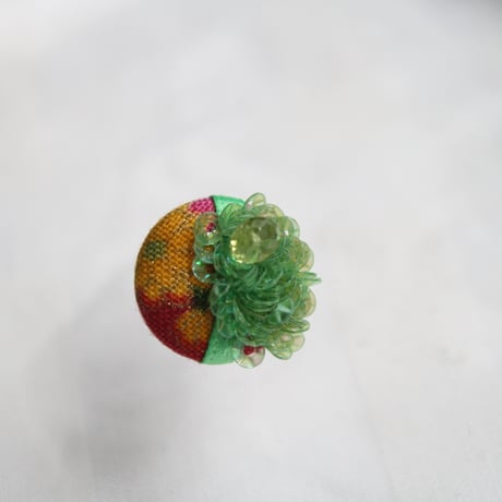 刺繍ブローチ（Kurumi和）ペリドット（８月誕生石）