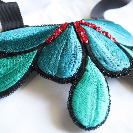 刺繍ネックレス