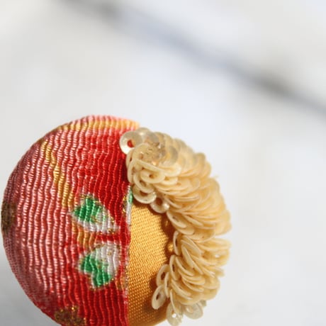 刺繍ブローチ（Kurumi和）トパーズ（１１月誕生石）