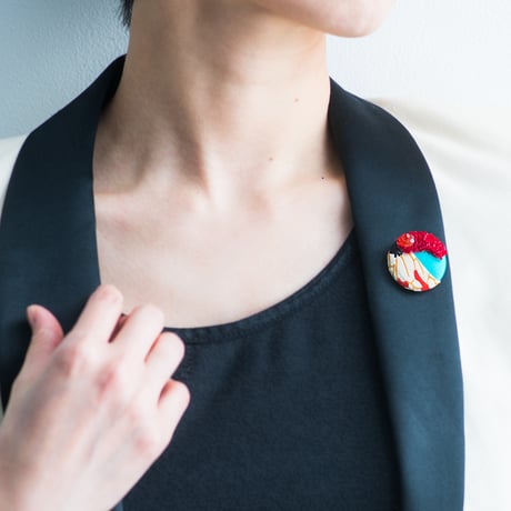 刺繍ブローチ（Kurumi和）トパーズ（１１月誕生石）