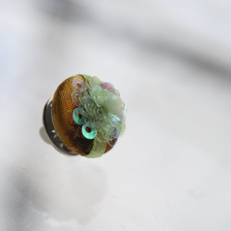 刺繍ブローチ（Kurumi和）クリソプレーズ（５月誕生石）