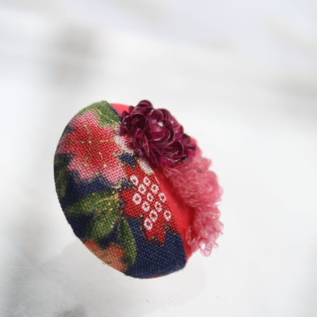 刺繍ブローチ（Kurumi和）ルビー（７月誕生石）