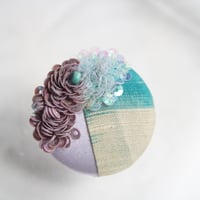 刺繍ブローチ（Kurumi和）ターコイズ（１２月誕生石）