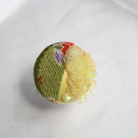 刺繍ブローチ（Kurumi和）オパール（１０月誕生石）
