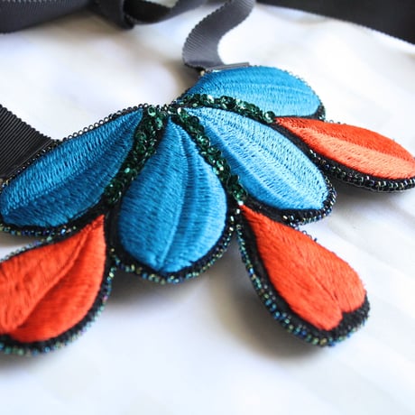 刺繍ネックレス