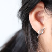 結び　ピアス