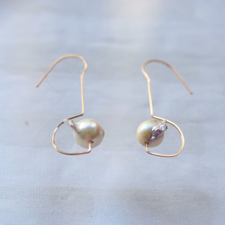 バロックパール　ラウンドピアス