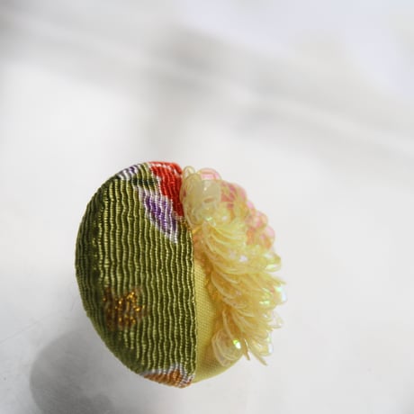 刺繍ブローチ（Kurumi和）オパール（１０月誕生石）