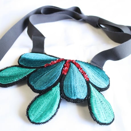 刺繍ネックレス