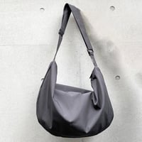 Round shoulder bag
