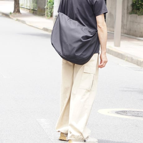 Round shoulder bag