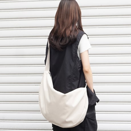 Round shoulder bag