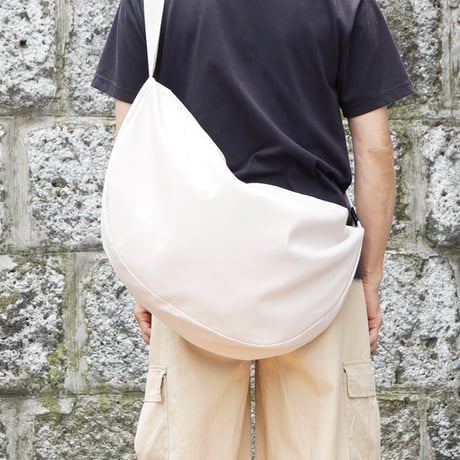 Round shoulder bag