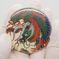 『双尾凰龍』和柄缶バッジ