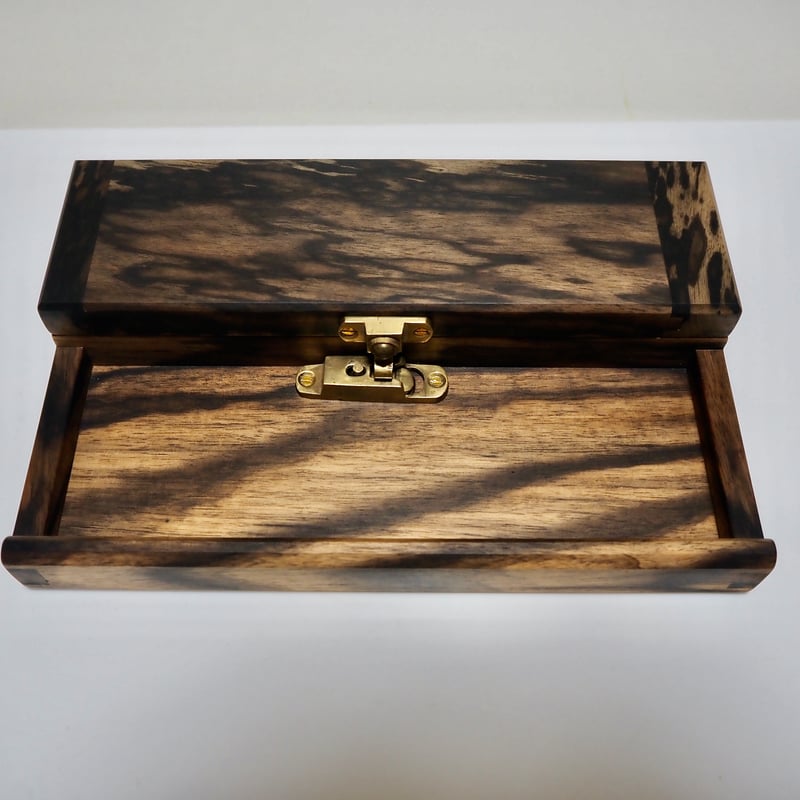 黒柿材の蓋物 黒柿の蓋付筆皿「電車打掛」 | Miyabow