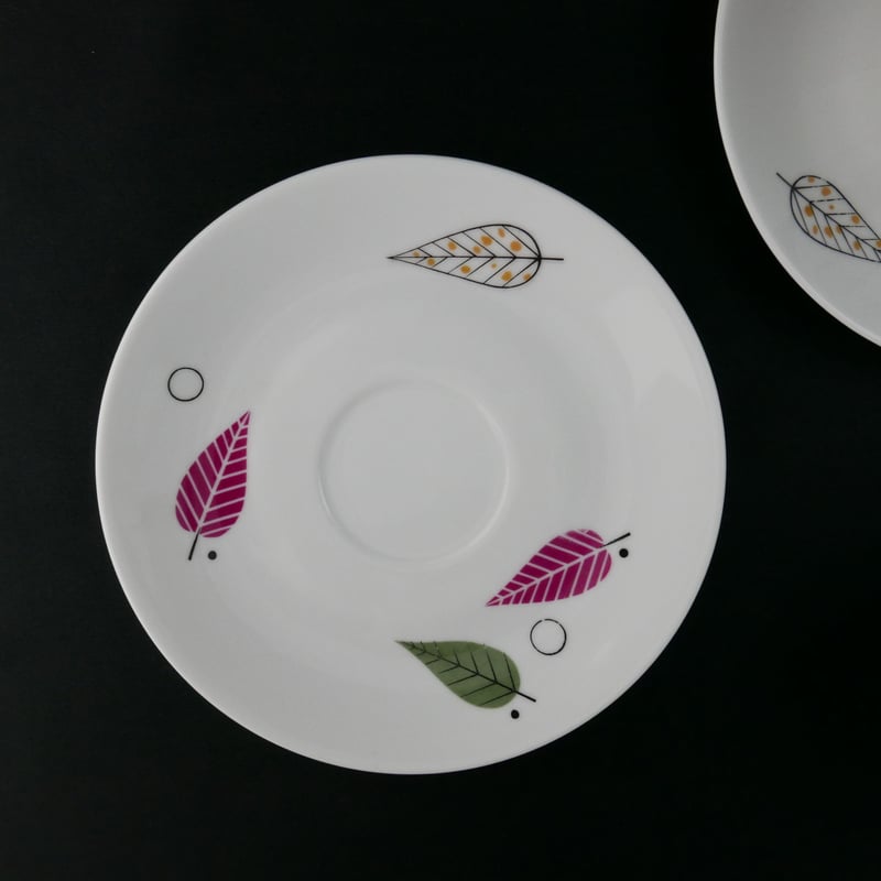 葉模様の陶器カップ 2個セット 葉の模様が入った陶器のマグカップ 2 個