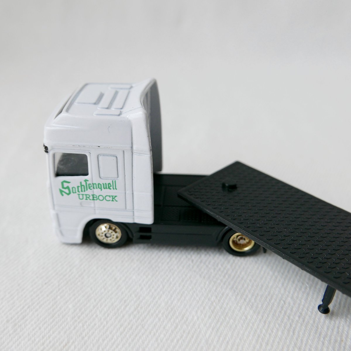 年代物　FRESH MILK トラックミニカー 21㎝ 年代物 FRESH MILK トラックミニカー 21㎝ B品】荷台をなくした