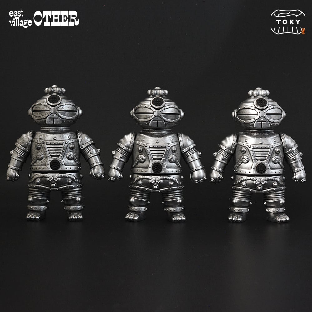 TOKY × east village OTHER - ソフビ製ともだち零号機 (Chrome