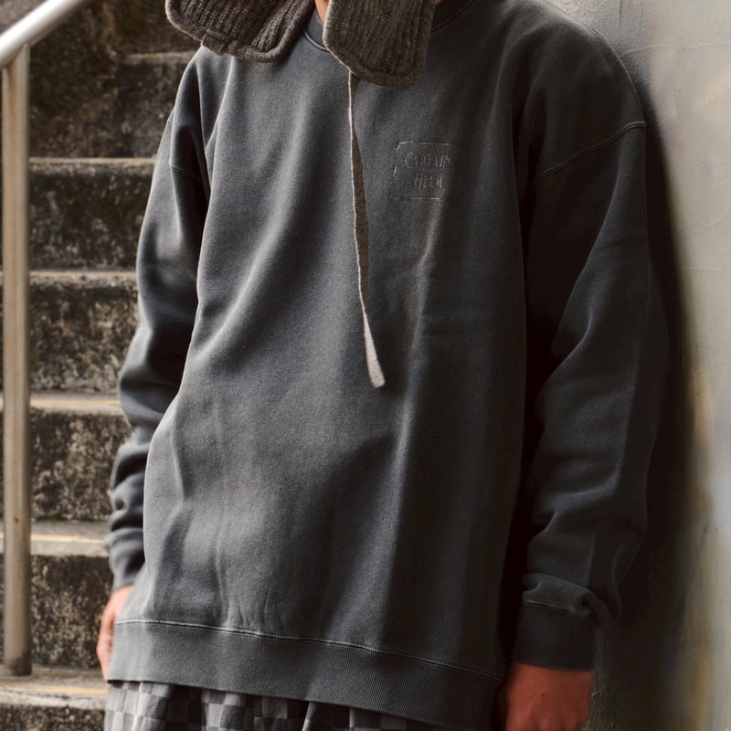 CAPTAINS HELM - #PIGMENT DYE LOGO CREW SWEAT |