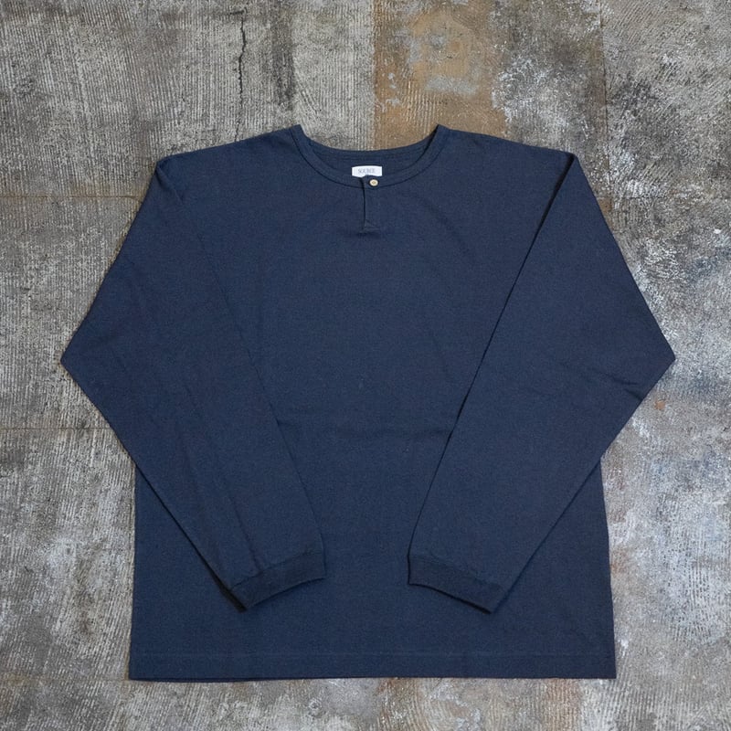SOURCE - DARU HENRY NECK L/S Tee | east village