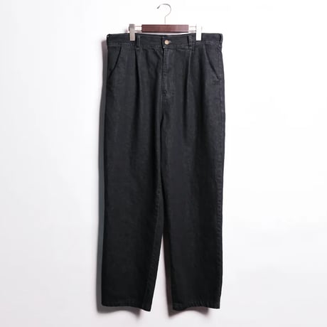SOURCE - 1 TUCK DENIIN PANTS-BLACK