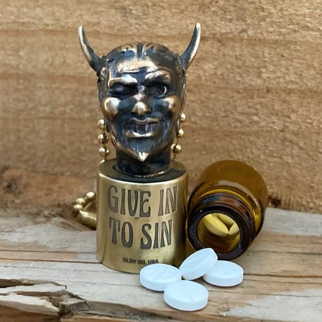 The Oldy Company - DEVIL GIVE IN TO SIN KEYCHAIN