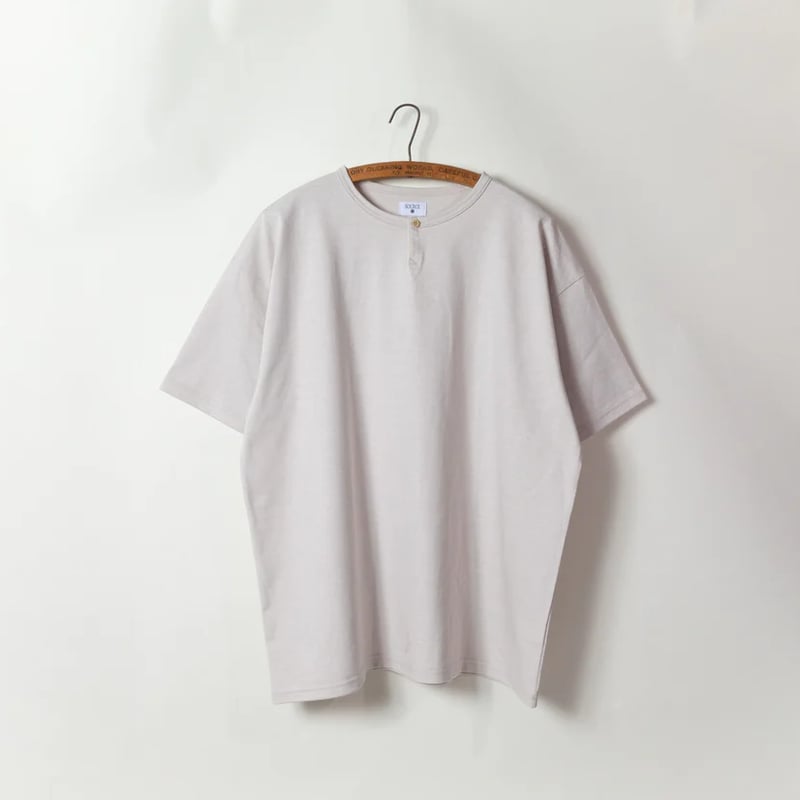 SOURCE - DARU HENRY NECK S/S T | east village O
