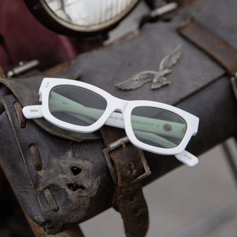 DECADE (EYEWEAR) - MILTON 60s × Dice (Off White