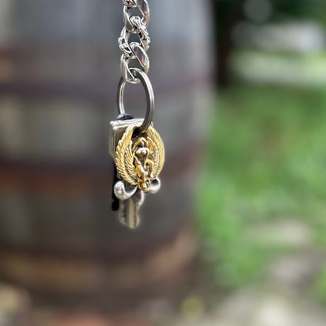 SKULL WING KEYRING