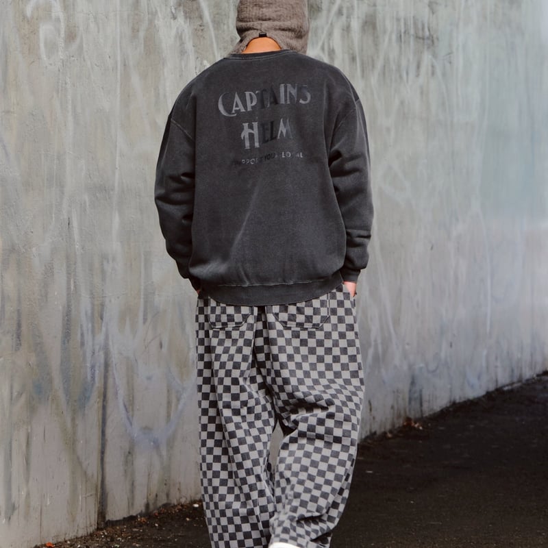 CAPTAINS HELM - #PIGMENT DYE LOGO CREW SWEAT |