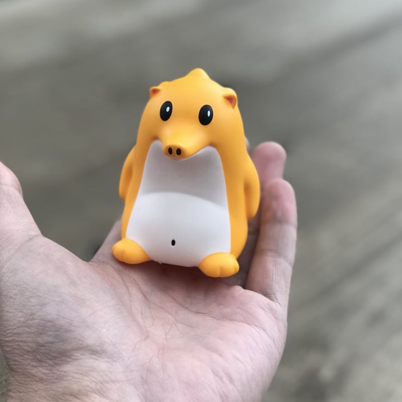 Frank Kozik - Heathrow フィギア | east village OTHER