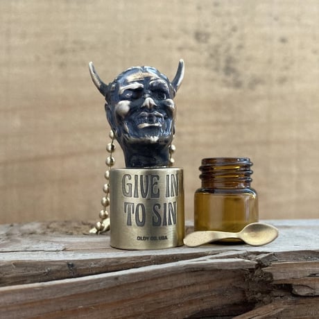 The Oldy Company - DEVIL GIVE IN TO SIN KEYCHAIN